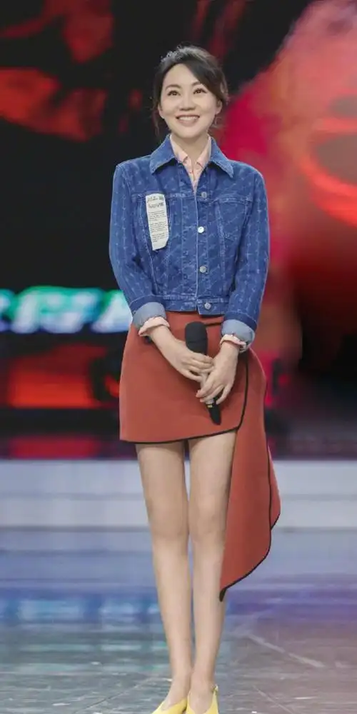 长相平平演技尴尬闫妮无底线强捧女儿上位终于尝到苦果