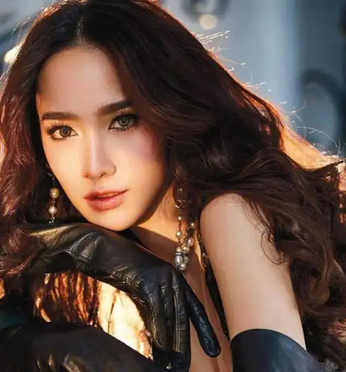 泰国女星aump发文寻狗引争议大批粉丝嘲讽她格局太小