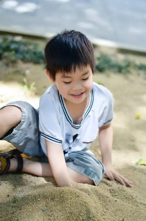 标题:爱笑的小朋友