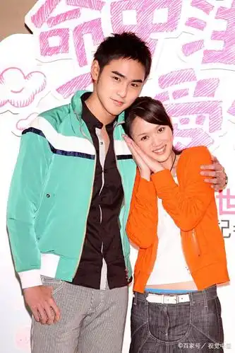 邱泽 在拍摄《福气又安康》这部剧时,邱泽生病住院,陈乔恩抢去照顾他