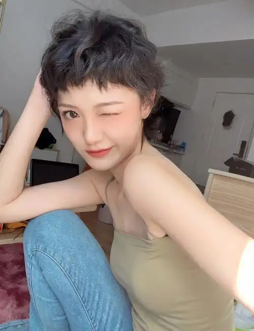 超短发超短发女生超短发