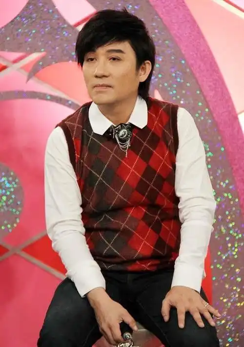 57岁艺人江明学自杀身亡,曾涉毒被捕却无悔意,扬言媒体逼死自己