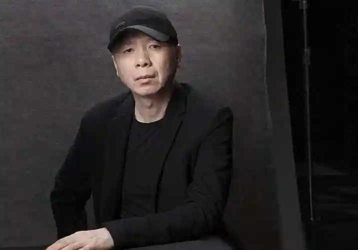 冯小刚与裸替演员开撕,拍摄芳华公然"选妃"?