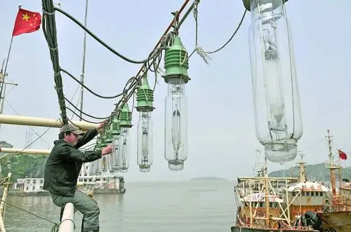 温岭渔民开始灯光围网渔船进港休渔(图)