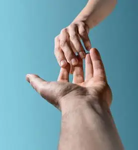 告别时两只手的情感照片. 打破关系的概念.照片