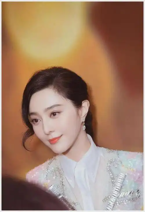 范冰冰参加花车巡游坐三蹦子还漏油,这3句话贼现实