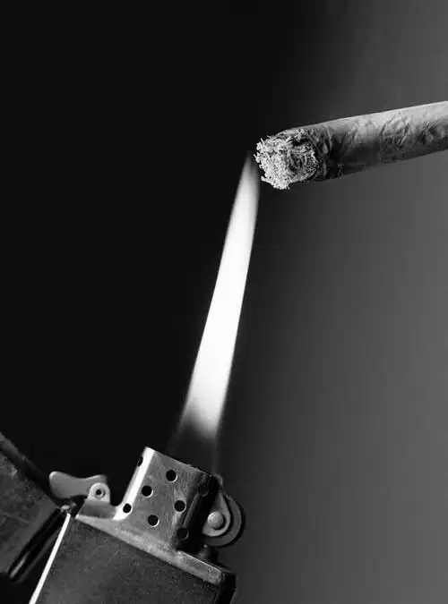 白天,静物,香烟,火,灰色背景,朦胧,模糊,火苗,火焰,一个,机械,打火机