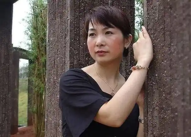 50岁女人"二婚"三天就后悔了:一把年纪,男人娶你只有三个目的|结婚