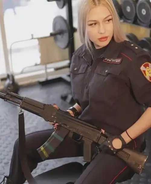 普京曾经的女保镖身材照曝光!网友:总统的眼光真毒辣!