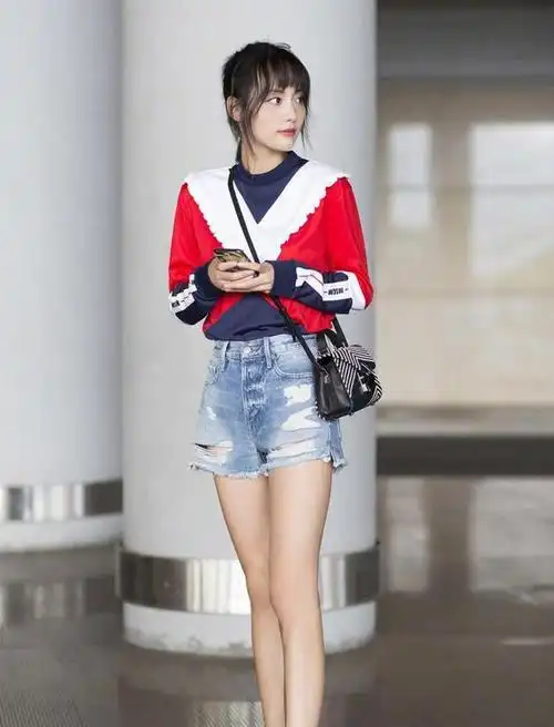 张嘉倪也太会穿了一袭连衣裙穿出少女感网友不像33岁