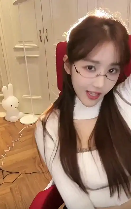 斗鱼顶级女主播复出,曾因结婚宣布离开,现选择重操旧业