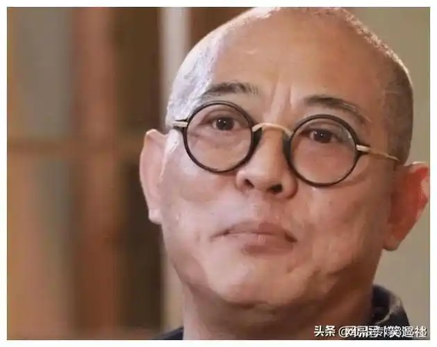 李连杰近照扎小辫子满脸黑色老年斑身体堪忧已交待好后事