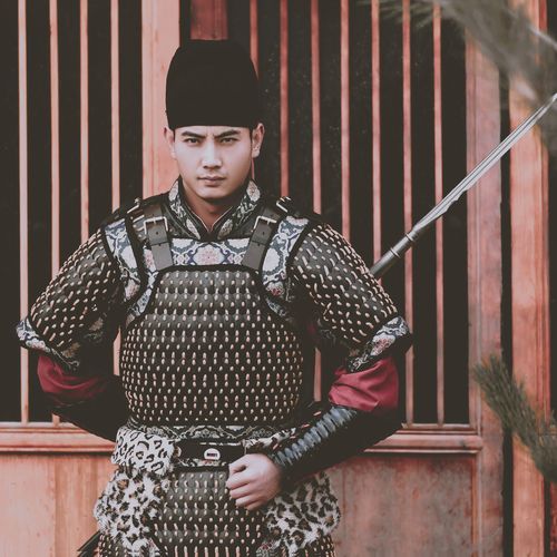 缀甲唐右校尉将军盔甲