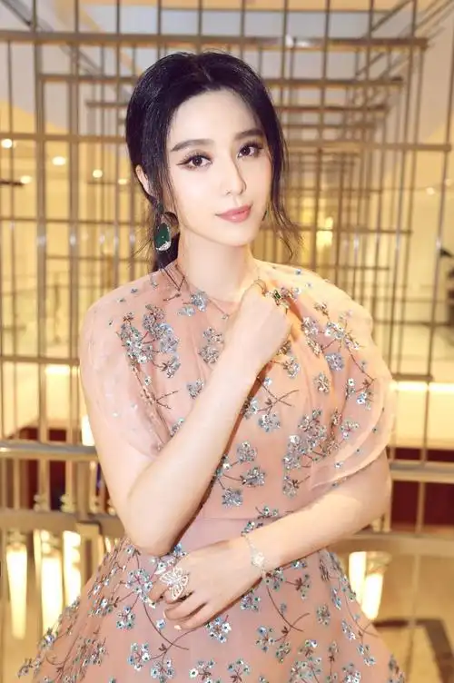 2016年会看到7个不同的"范冰冰" 你知道几个?