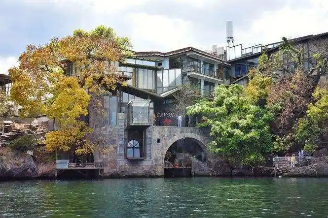 杨丽萍3500万的太阳宫被查封为什么网上都说是鲁豫的错