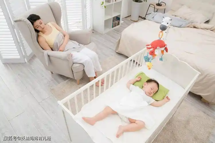 月子里的宝宝睡觉有讲究_头部_问题_妈妈