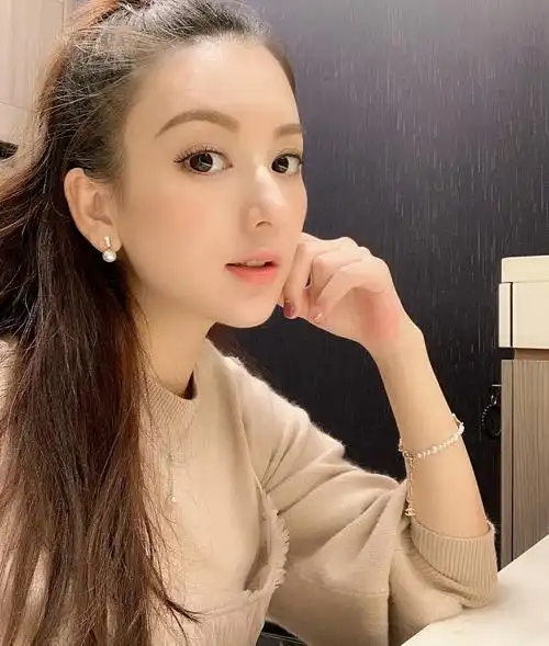 方媛香港四大天王之一郭富城的老婆,网红出身,颜值堪比女明星.