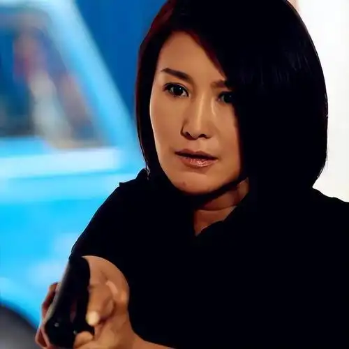 回顾重案六组成名嫁大23岁导演王茜守寡7年完成亡夫遗愿