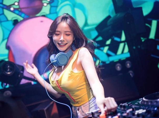 亚洲百大dj女神蓝星蕾amberna