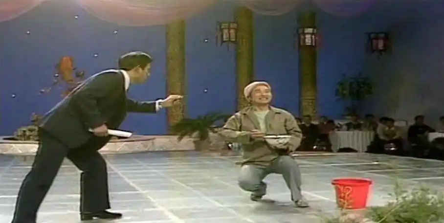 陈佩斯和朱时茂别出心裁,演了个小品《吃面条》,这个小品让观众笑弯了