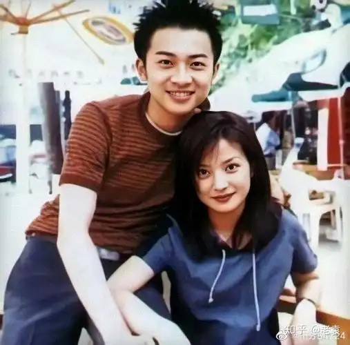 苏有朋和赵薇谈过恋爱吗