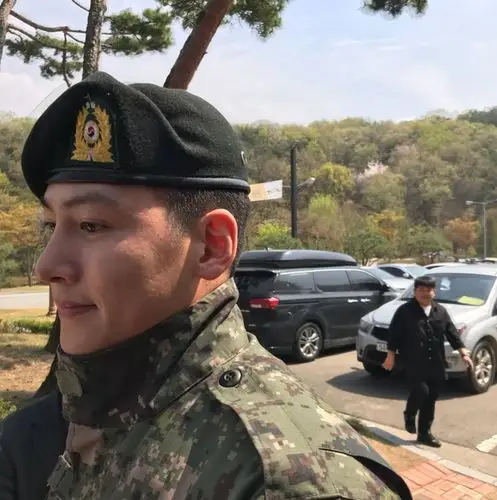 池昌旭新闻180417泪奔池总海量新照片公开一如既往的帅气