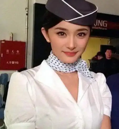 杨幂旧照曝光一身空姐制服太诱惑网友从小美到大
