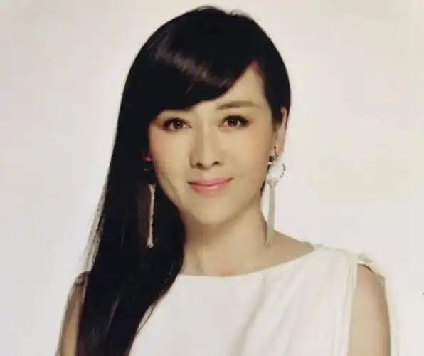 演员李琳:一婚嫁京圈名导,二婚嫁体操冠军,如今过得怎样了?