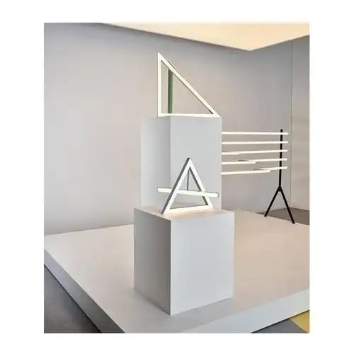 定制展览馆展台白色烤漆中岛地台灯具展示台四方形展厅产品陈列台