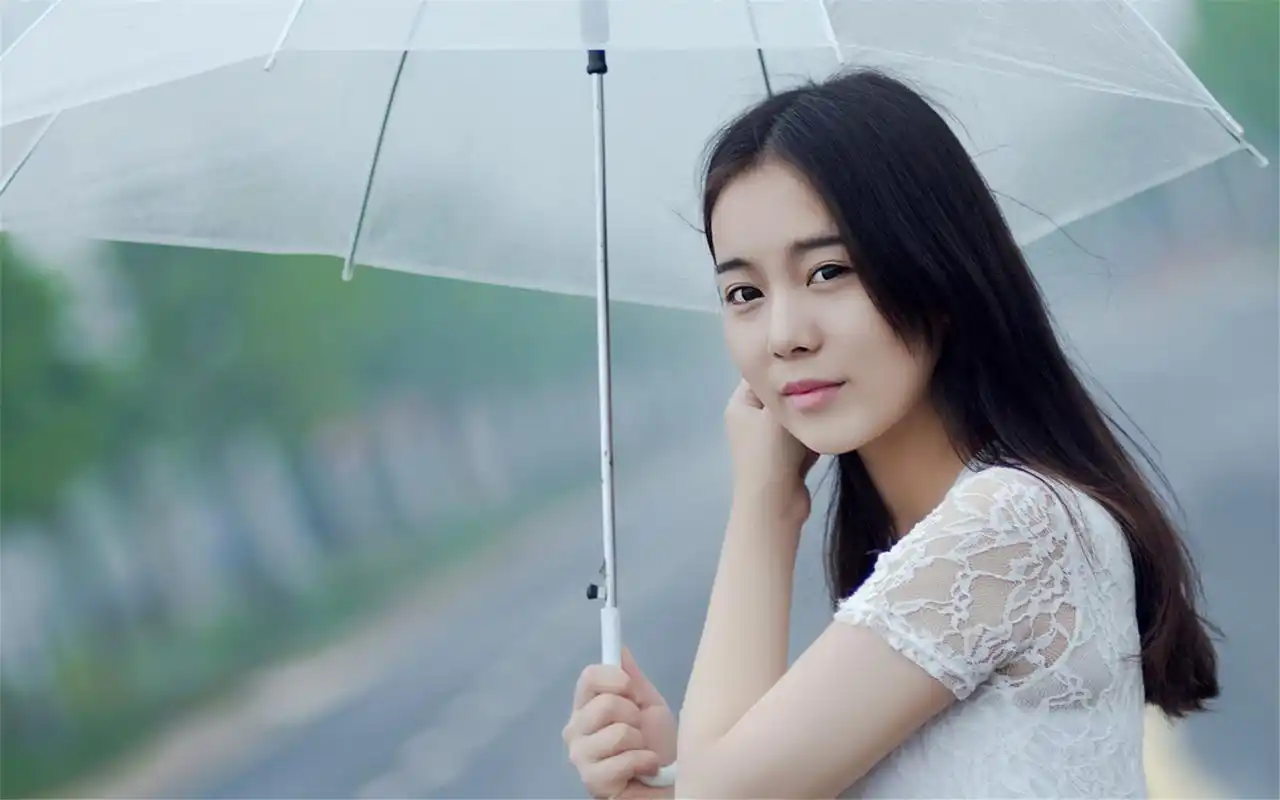 初夏白衣长裙的清纯美女电脑桌面壁纸