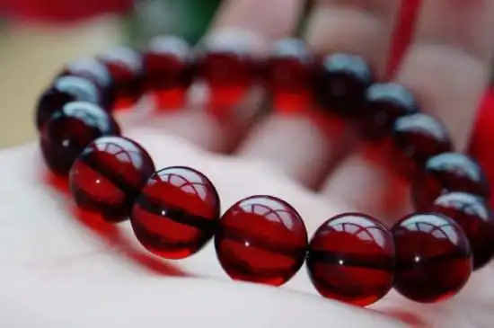 佩戴血珀的功效与作用以及禁忌有哪些