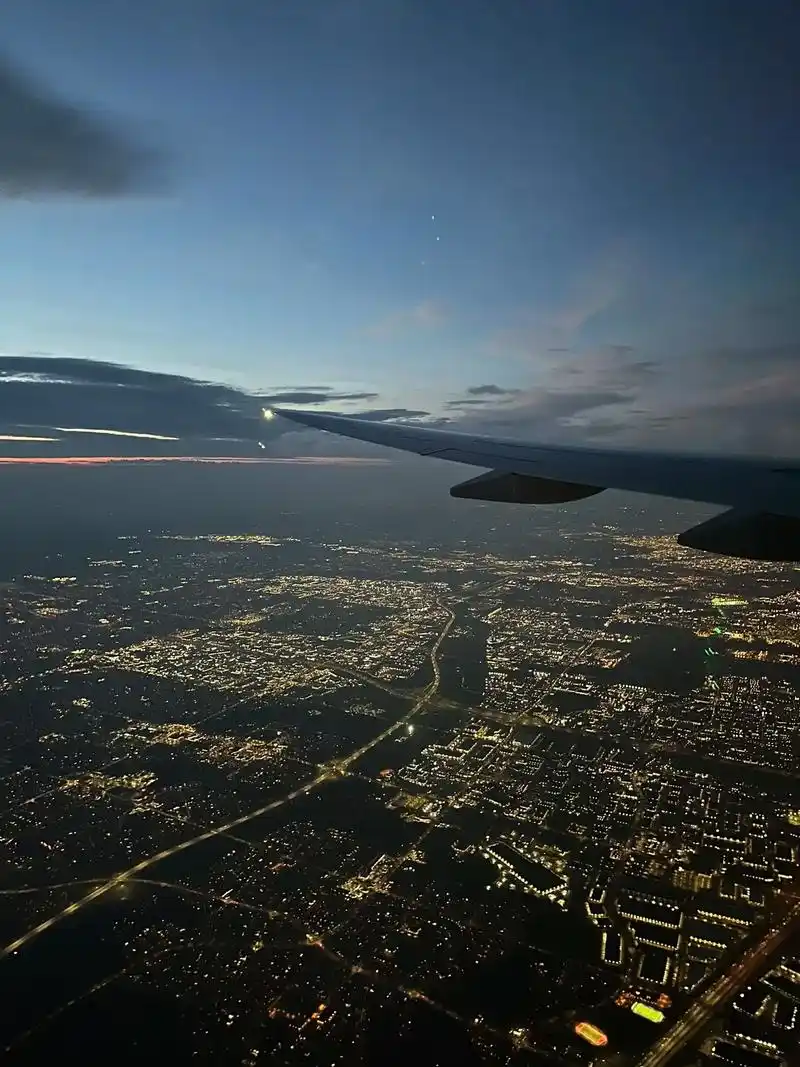飞机上的城市夜景