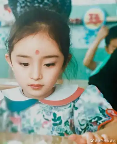 景甜:我6岁可爱,杨幂:我4岁也可爱,沈腾:有5岁可爱?