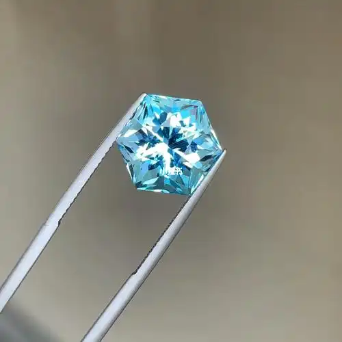 海蓝宝六角星切工满火彩