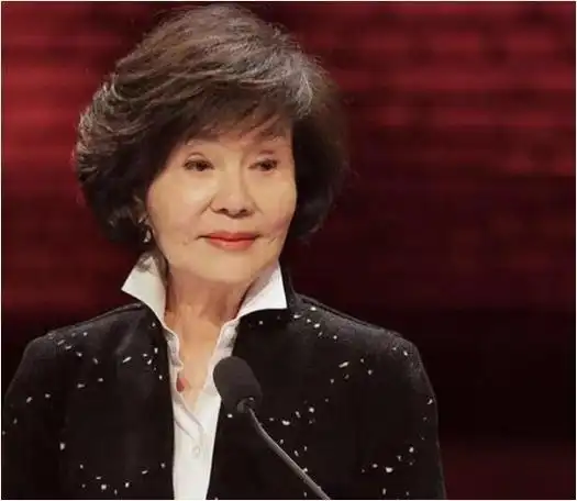 青青河边草演员处境小草单着岳翎变化大1位成网红