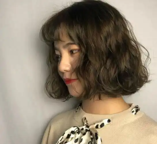 自然随性的纹理烫,强调就是纹理清晰的层次感,虽然没有很强的染烫痕迹