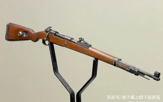 缺少适合近战的冲锋枪,从质量上说,志愿军装备的步枪都是非自动步枪