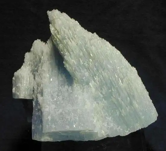 硬石膏(一种硫酸盐矿物)_石塘网