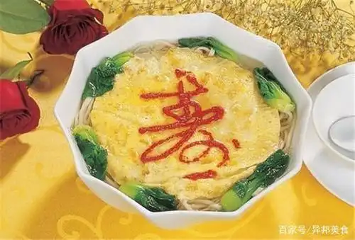 中国传统过生日,应该吃长寿面和寿桃,为什么现在的人都吃蛋糕?