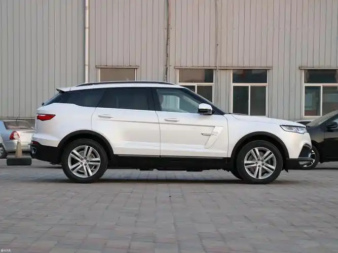 0t 自动尊贵型  2017款众泰t700 2.0t 自动尊贵型  贺岁版 1.