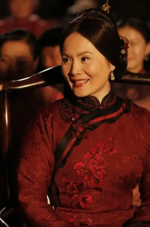 著名演员吴冕:嫁给大学同窗恩爱42年,63岁再翻红,今低调幸福