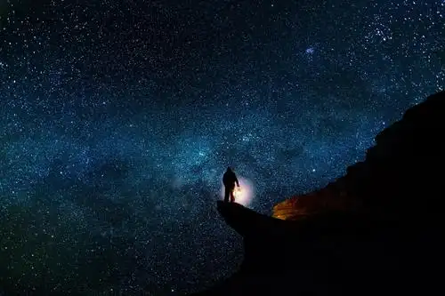 孤独by georgos tsamakdas