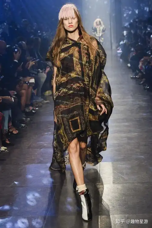 时尚圈的"朋克之母"——维维安·韦斯特伍德 - 知乎