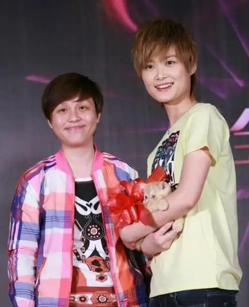 李维嘉被爆已婚,妻子是龙丹妮?双方回应:多年朋友,别多想_网易订阅