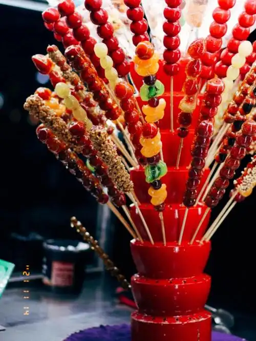 看到冰糖葫芦真的咽了下口水