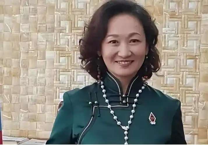 回顾腾格尔:喝酒送出去300万,6次求前妻复合被拒,小女儿成伤痛