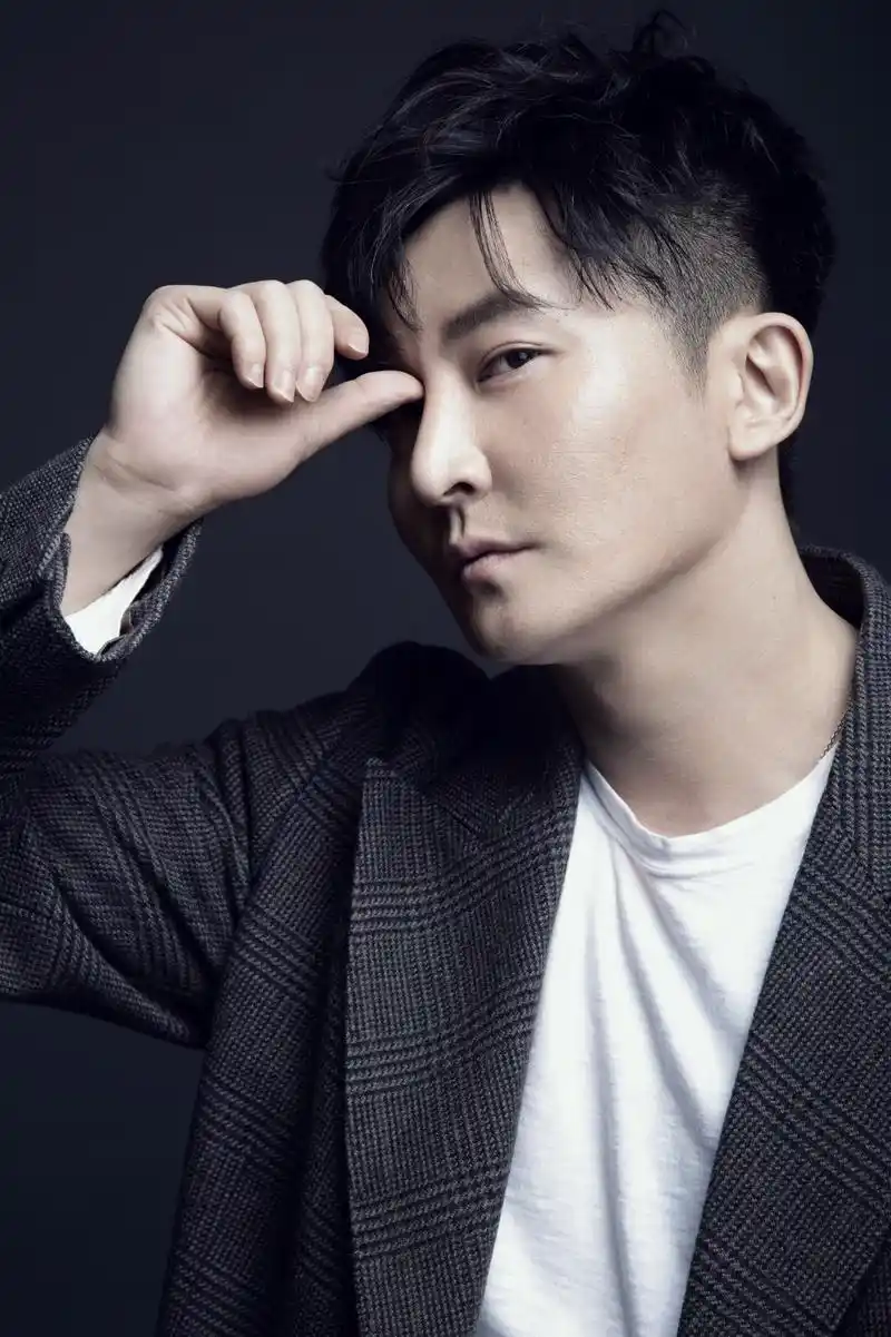 郭京飞:正视自己,别再装!