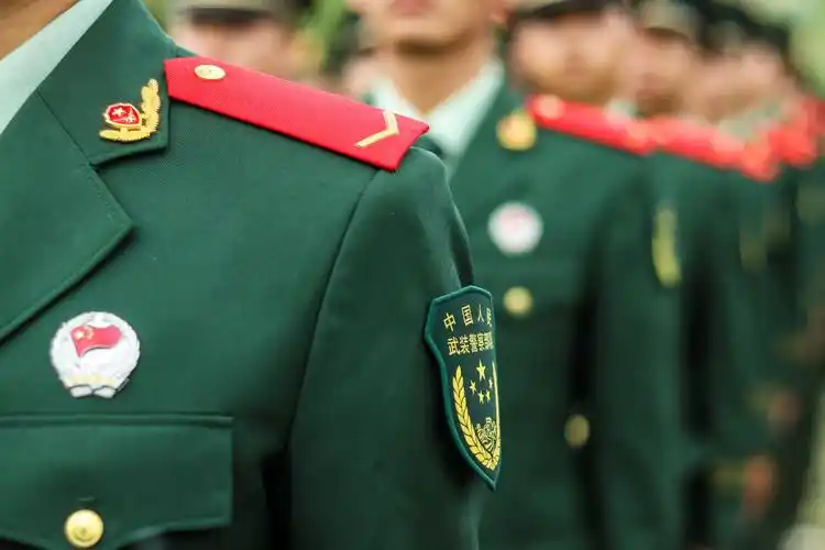 武警天津总队2021春季入伍新兵授衔-中工军事-中工网