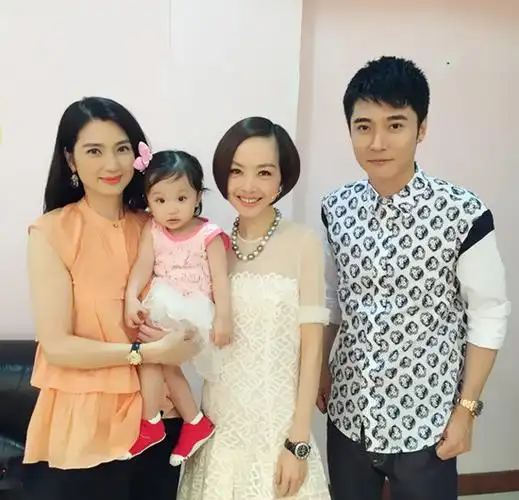 张丹峰携妻女录鲁豫有约洒泪被调侃产后抑郁