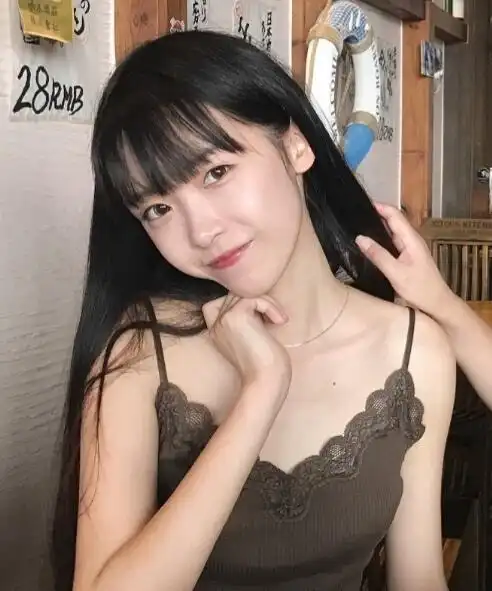 半藏森林三张自拍引百万关注优衣库女主角出道明星底线有多低